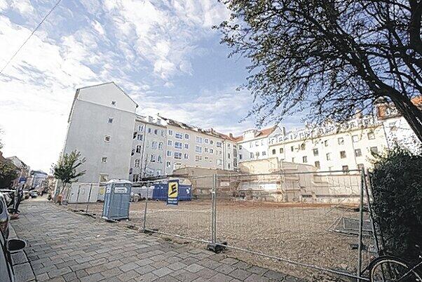 Auf diesem Parkplatz in der Müllerstraße 14 soll das neue Zentrum für Schwule entstehen.