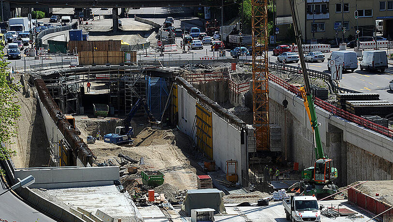 Die Bayerische Staatsregierung hat am Mittwoch die wichtigsten Straßenbauvorhaben für das Jahr 2015 vorgestellt. Die Bayerische Staatsregierung hat am Mittwoch die wichtigsten Straßenbauvorhaben für das Jahr 2015 vorgestellt.