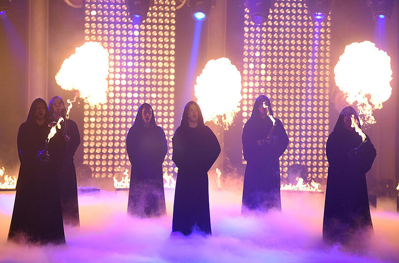 Die Gruppe Gregorian bot bei ihm Auftritt ein effektvolle Show.