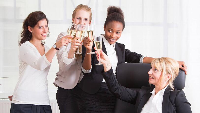 Manchmal wird im Büro getrunken, weil's was zu Feiern gibt. Doch oft geht's um Stressabbau und Leistungsdruck Manchmal wird im Büro getrunken, weil's was zu Feiern gibt. Doch oft geht's um Stressabbau und Leistungsdruck