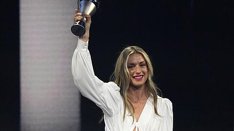 Alexia Putellas wird zum zweiten Mal als Weltfußballerin geehrt.