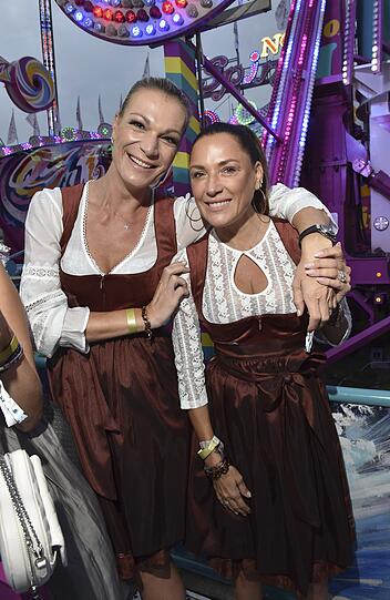 Maria Höfl-Riesch und Simone Ballack genossen eine "Girls night out" auf der diesjährigen Wiesn.