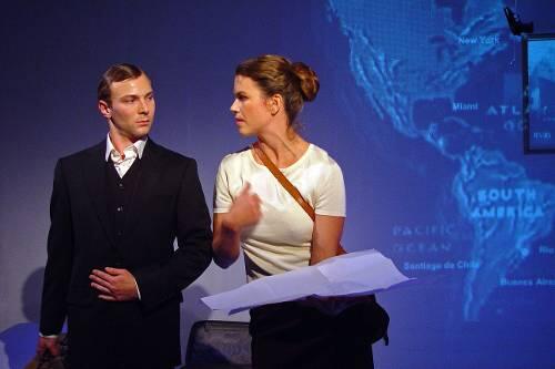 Johannes Klama und Vanessa Jeker in Mayra Capovilles packender Inszenierung an der Schauburg.