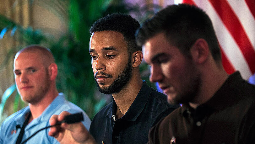 Thalys-Helden: Spencer Stone, Anthony Sadler und Alek Skarlatos (v.l.) werden vom französischen Präsidenten empfangen. Thalys-Helden: Spencer Stone, Anthony Sadler und Alek Skarlatos (v.l.) werden vom französischen Präsidenten empfangen.