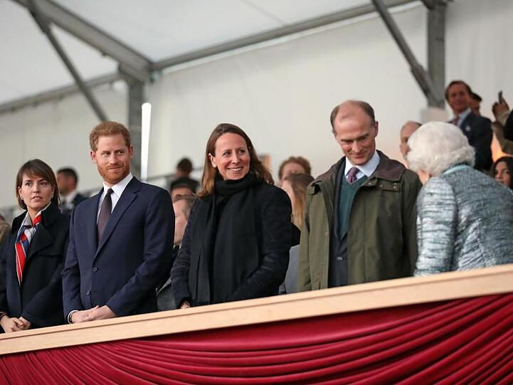 Königin Elisabeth II. und Prinz Harry nehmen am Festzug der Royal Windsor Horse Show auf dem Gelände von Windsor Castle teil.