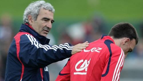 Der Nationaltrainer und sein Hoffnungsträger: Raymond Domenech (l.) und Bayern-Star Franck Ribéry. Der Nationaltrainer und sein Hoffnungsträger: Raymond Domenech (l.) und Bayern-Star Franck Ribéry.