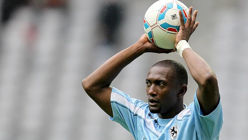 Löwen-Verteidiger Collin Benjamin hat seinen Platz bei 1860 noch nicht gefunden. Sportchef Florian Hinterberger hat jedoch kein Mitleid. Löwen-Verteidiger Collin Benjamin hat seinen Platz bei 1860 noch nicht gefunden. Sportchef Florian Hinterberger hat jedoch kein Mitleid.