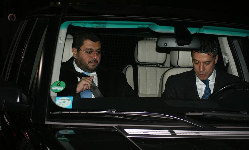 Der traurige Abgang: Hasan Ismaik (l.) und Hamada Iraki verlassen die Löwen.