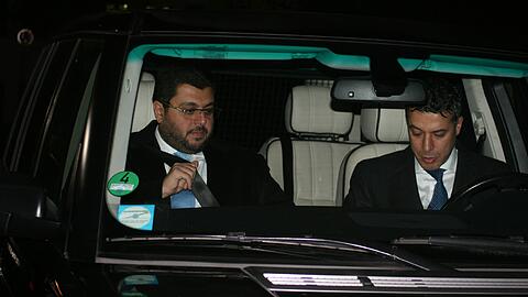 Der traurige Abgang: Hasan Ismaik (l.) und Hamada Iraki verlassen die Löwen.