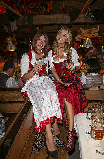 Julia Tewaag (l.) und Sophie Hermann