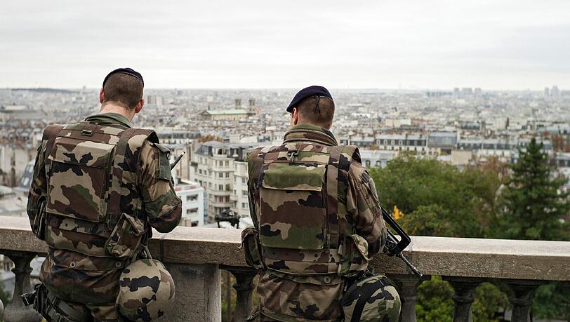 Der US-Geheimdienst CIA geht davon aus, dass die Terrormiliz nach den Anschlägen in Paris weitere Ziele in Europa hat. Der US-Geheimdienst CIA geht davon aus, dass die Terrormiliz nach den Anschlägen in Paris weitere Ziele in Europa hat.