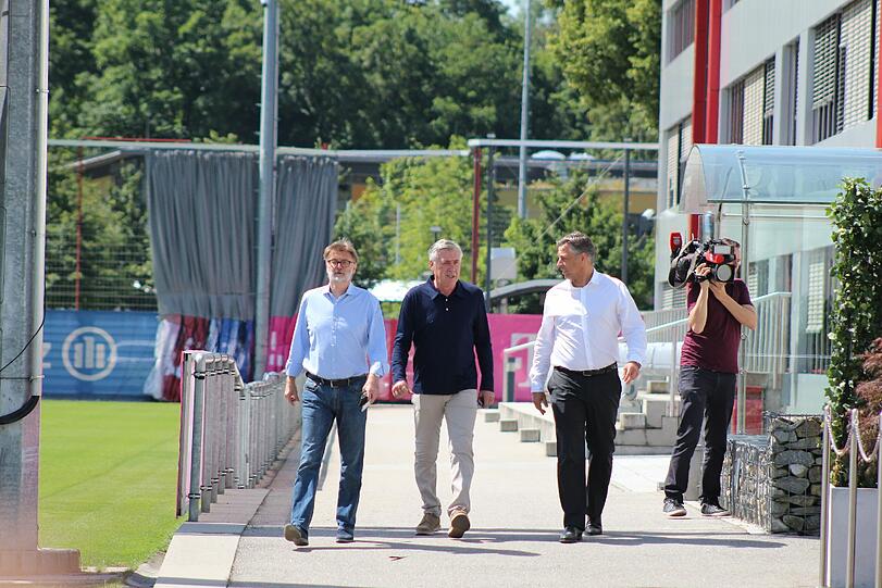 Die Bilder vom ersten Auftritt von Carlo Ancelotti an der Säbener Straße.