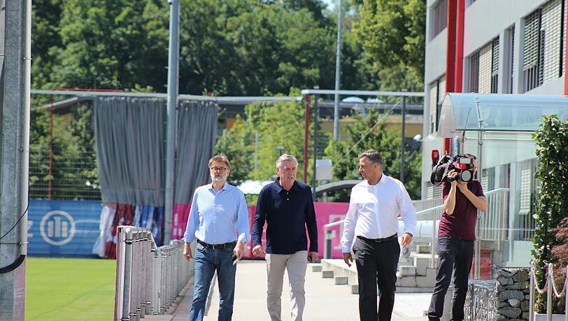 Die Bilder vom ersten Auftritt von Carlo Ancelotti an der Säbener Straße. Die Bilder vom ersten Auftritt von Carlo Ancelotti an der Säbener Straße.