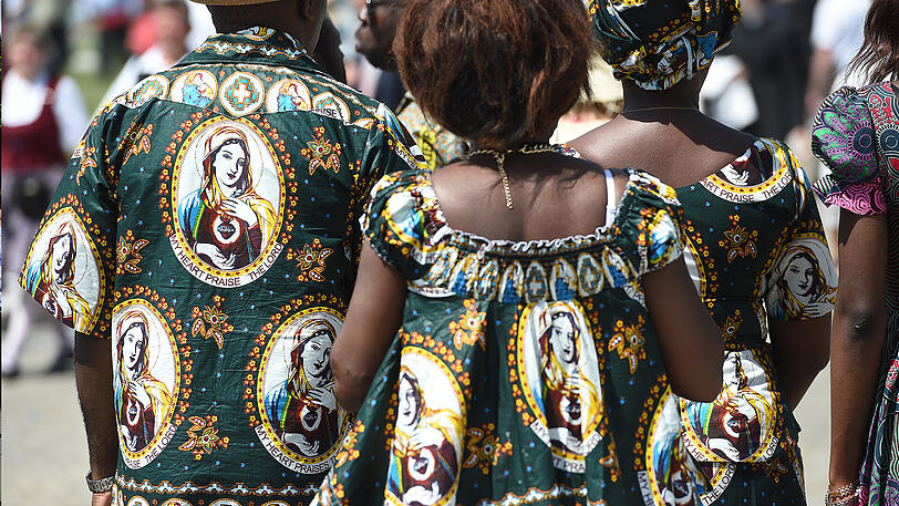 Mit Maria: Mitglieder der katholischen kongolesischen Gemeinde.