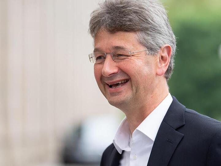 Michael Piazolo (Freie Wähler), Kultusminister von Bayern, lacht. Foto: Sven Hoppe/dpa/Archivbild