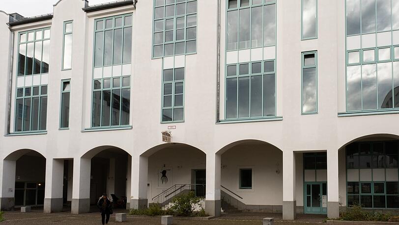 Eigentlich viel Platz für Ideen: Die ehemalige U5 Akademie in Haidhausen. Eigentlich viel Platz für Ideen: Die ehemalige U5 Akademie in Haidhausen.