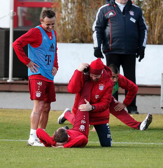 Bilder vom Abschlusstraining des FC Bayern vor dem Abflug nach Katar.
