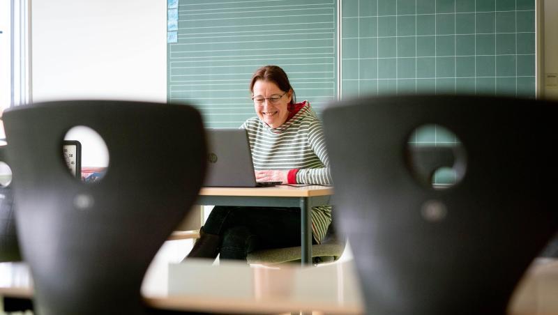 Bei den Kommunikationsmedien setzen Schulen auf die E-Mail, Mobiltelefon, Website der Schule und Online-Plattformen wie Moodle. Bei den Kommunikationsmedien setzen Schulen auf die E-Mail, Mobiltelefon, Website der Schule und Online-Plattformen wie Moodle.