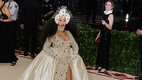 Bei der Met Gala gibt es jedes Jahr spektakuläre Auftritte: Hier ist Cardi B zu sehen.