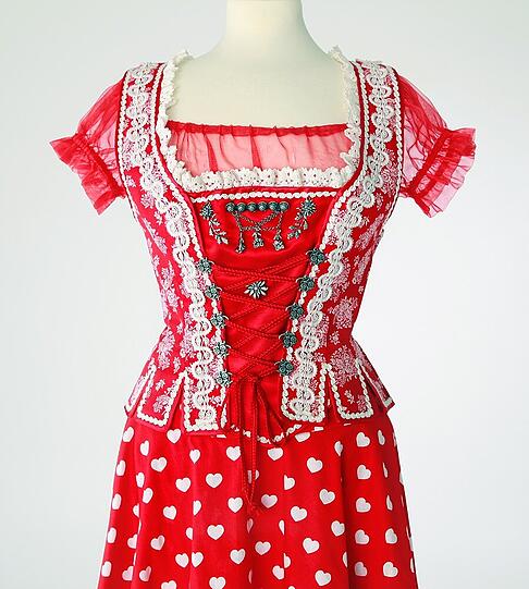 Das "Weil ich dich mag"-Dirndl aus der DIRNDLPUNK-Kollektion.