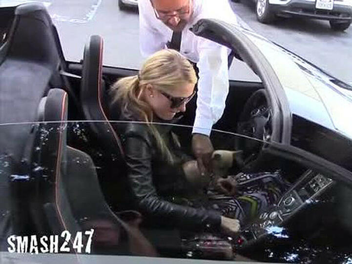 Paris Hilton findet den Startknopf nicht
