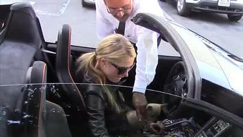 Paris Hilton findet den Startknopf nicht Paris Hilton findet den Startknopf nicht