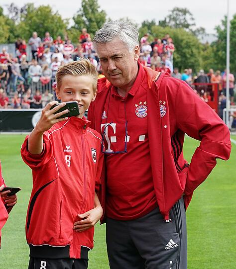 Ein entspannter Carlo Ancelotti, ein freundlicher Empfang für Rummenigge in der Heimat und ein Verletzungsschock für Arjen Robben &ndash; die Bilder vom Testspiel gegen den SV Lippstadt.