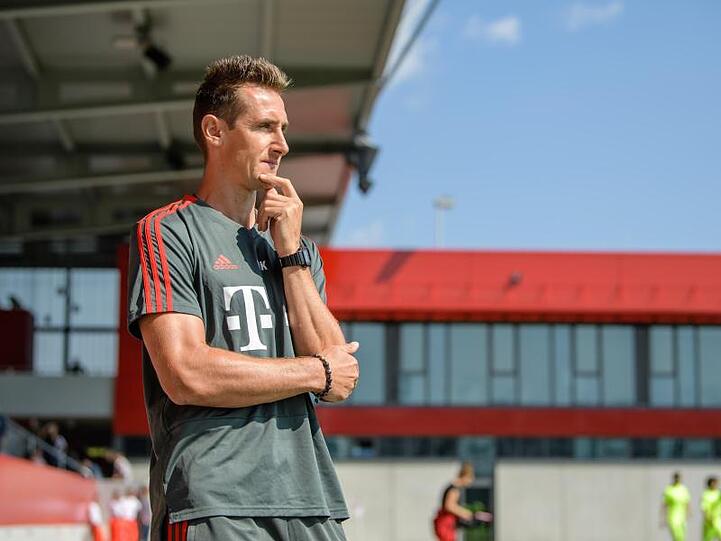 Der FC Bayern erwägt laut einem Medienbericht die Beförderung von Klose zum Assistenten von Hansi Flick. Foto: Matthias Balk/dpa/Archivbild
