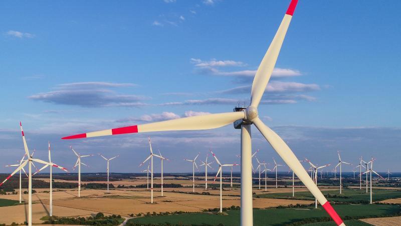 Der Ausbau der Windenergie an Land in Deutschland ist fast zum Erliegen gekommen. Der Ausbau der Windenergie an Land in Deutschland ist fast zum Erliegen gekommen.