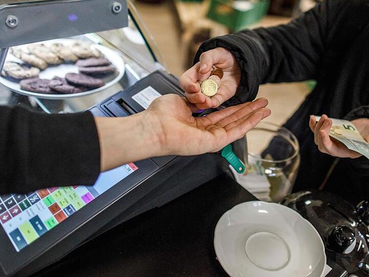Nach Einschätzung von Experten spielt die Zeit fürs Bezahlen eine wichtige Rolle bei der Kaufentscheidung.