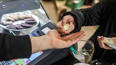 Nach Einschätzung von Experten spielt die Zeit fürs Bezahlen eine wichtige Rolle bei der Kaufentscheidung.