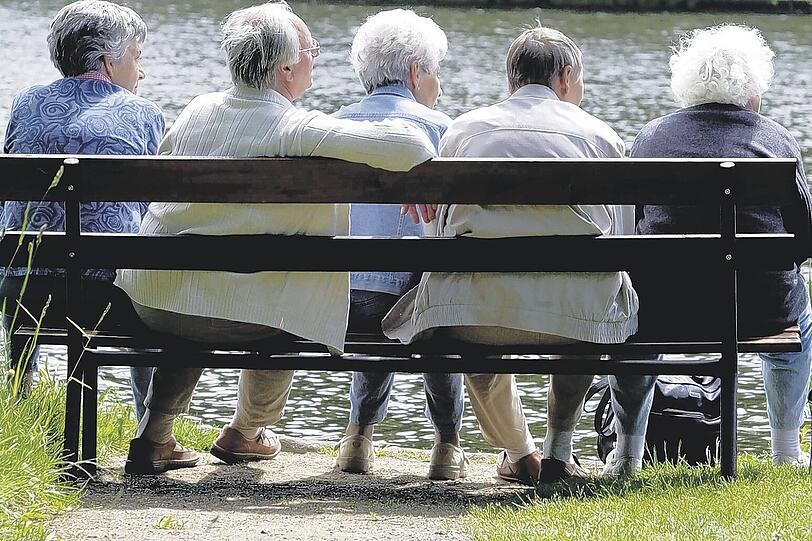 Ein Platz an der Sonne: Unbeschwert lebt sich&rsquo;s nur dann im Alter, wenn keine Geldsorgen drücken. Viele Senioren müssen sich mit Mini-Renten begnügen. Foto: ddp