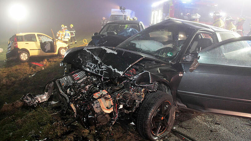 Die Bilder vom Unfall auf der Staatsstr. 2089 zwischen der Autobahnausfahrt Bad Aibling und dem Pullacher Kreisel.