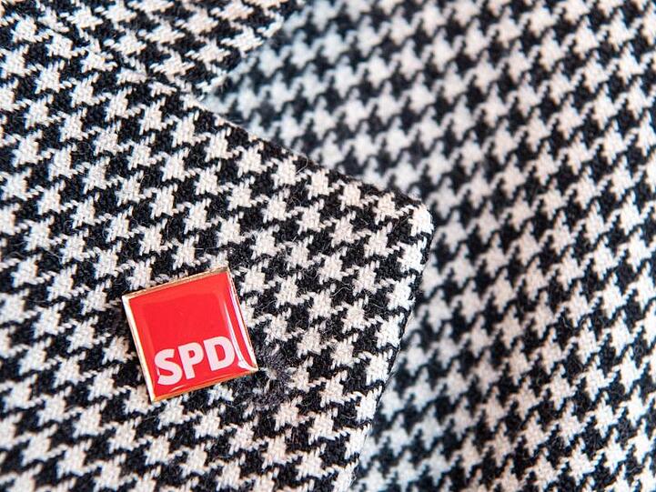 Die SPD versucht weiter ihr soziales Profil zu schärfen. Die Sozialdemokraten wollen verbilligte Bus- und Bahnfahren für vom Diesel-Fahrverbot betroffene Autobesitzer.