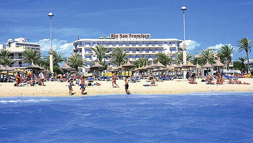 Hier wohnen die beiden Gewinner: das Vier-Sterne-Hotel RIU „San Francisco“ direkt an der Playa de Palma. Hier wohnen die beiden Gewinner: das Vier-Sterne-Hotel RIU „San Francisco“ direkt an der Playa de Palma.