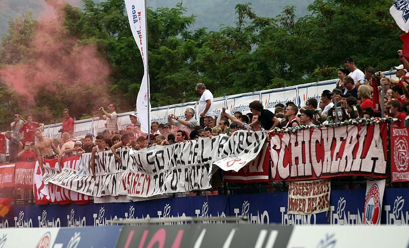 Die mitgereisten Fans des FC Bayern.