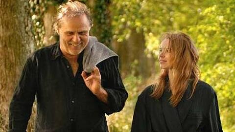 Josef Bierbichler als Max Hollander und Karoline Herfurth als Lilli Richter in dem Drama "Im Winter ein Jahr" von Caroline Link.