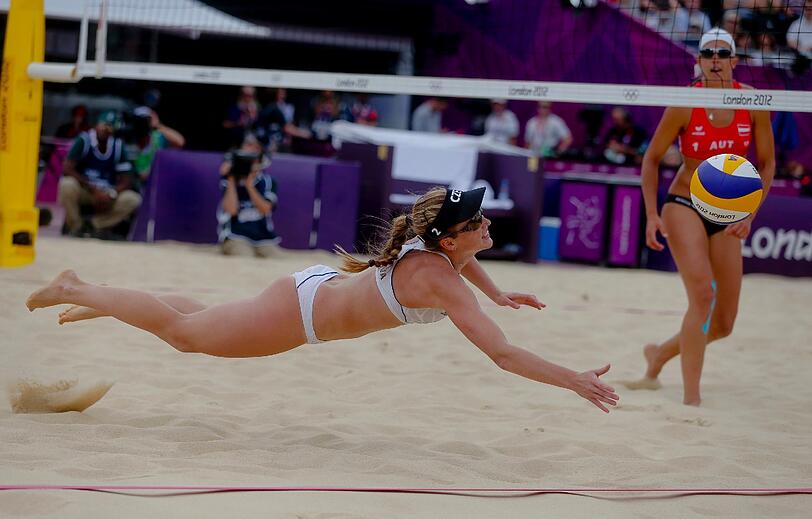 Da ist immer was los: Die Beachvolleyballer sorgen unweit des britischen Regierungssitzes in der Downing Street 10 mitten in der Millionenmetropole London für ausgelassene Partystimmung &ndash; und viel Krach. Impressionen aus London.