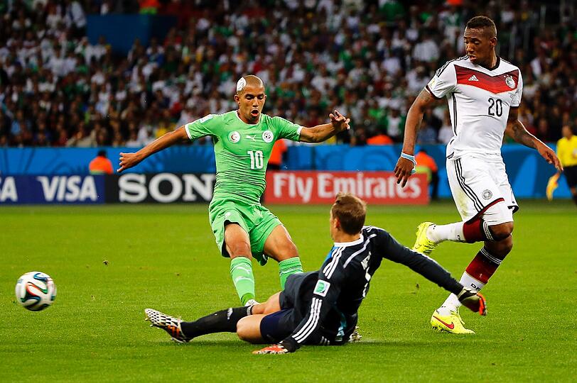 Jérôme Boateng: Rückte in die Innenverteidigung. Hatte gegen Slimani seine
liebe Müh und Not. Verlor einige Zweikämpfe, auch im Aufbau wenig effektiv.
Nach der Pause stabiler.  &ndash; Note: 4.