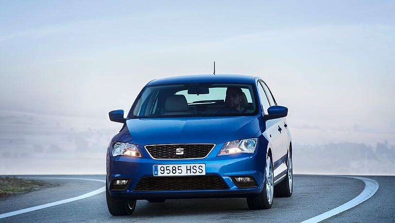 Der aktuelle Seat Toledo ist ein kompaktes Auto, das viel Platz für Passagieer und Gepäck bietet, sich einfach bedienen lässt und das auch preislich im Rahmen bleibt. Der aktuelle Seat Toledo ist ein kompaktes Auto, das viel Platz für Passagieer und Gepäck bietet, sich einfach bedienen lässt und das auch preislich im Rahmen bleibt.
