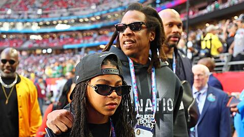 Jay-Z ließ sich den Super Bowl nicht entgehen und brachte Tochter Blue Ivy mit.