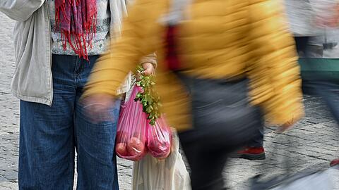 Hohe Inflationsraten kosten Verbraucher Kaufkraft (Archivbild)