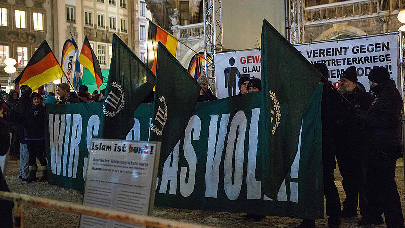 Und einige Gegendemonstranten der Antifa.
