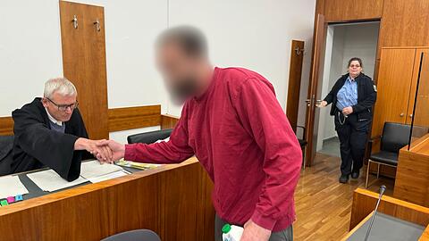 Das Gericht sah es als erwiesen an, dass der 29-Jährige seinen Mitbewohner aus Eifersucht mit zwei Axthieben heimtückisch ermordete, als dieser schlief.
