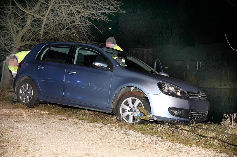 Vom eigenen Auto überrollt - die Bilder vom Unfallort in Trostberg.