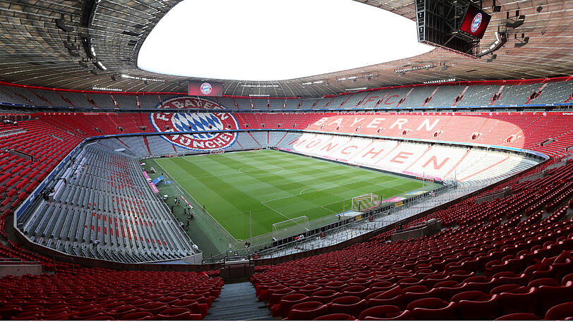 Die umgebaute Allianz Arena &ndash; etliche der grauen Sitzschalen sind roten gewichen.