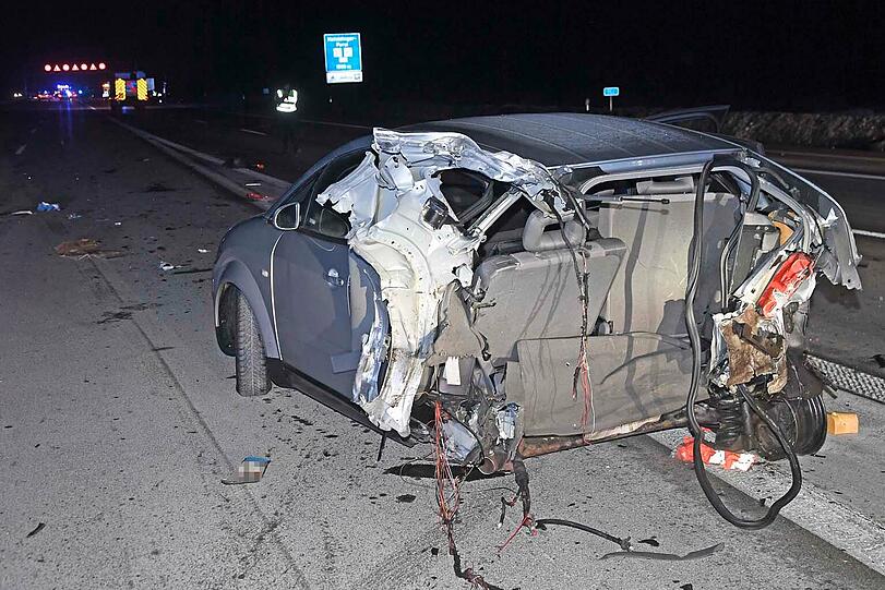 Auf der A8 bei Brunnthal kam es in der Nacht auf Samstag zu einem heftigen Unfall.