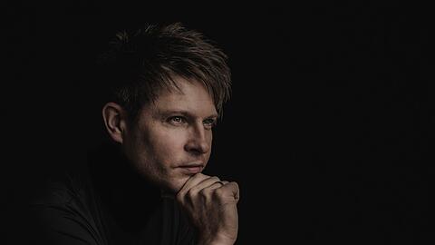 Krzysztof Urbañski ist Musikdirektor des Indianapolis Symphony Orchestra und seit 2015 erster Gastdirigent des NDR Elbphilharmonie Orchesters.