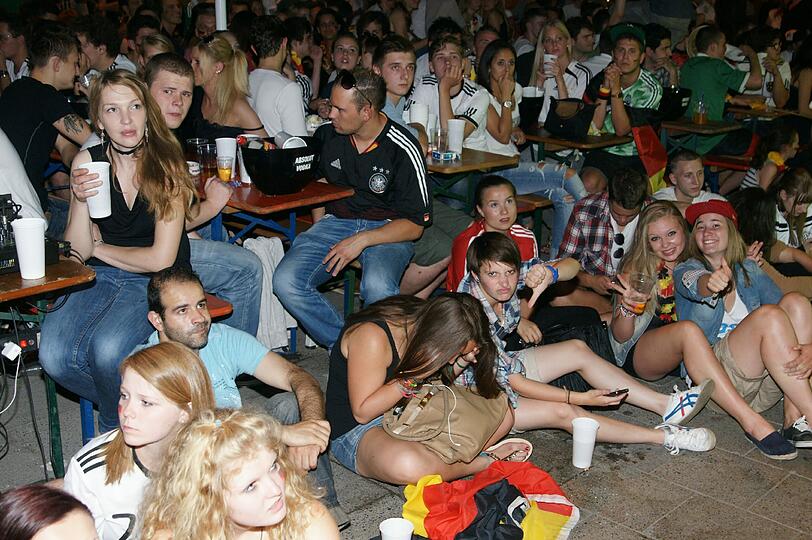 München im Halbfinal-Fieber. Die Bilder vom Public Viewing im Spiel Deutschland gegen Italien.