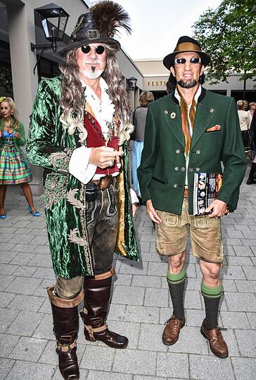Helmut Oppenbergger und W. A. Riegerhoff.